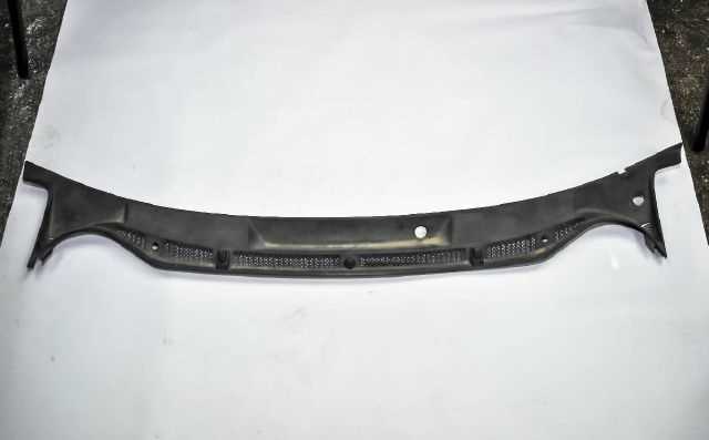 Skoda Fabia 2004-2008 Çıkma Yedek Ön Cam Izgarası